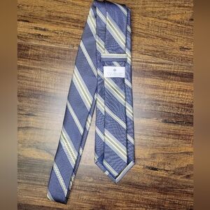 Ryan Seacrest Distinction Navy and Yellow Striped Tie